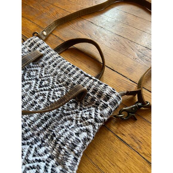 MYRA BAG Boho/Western Woven Cotton Crossbody Bag w/Leather Trim - Picture 2 of 13